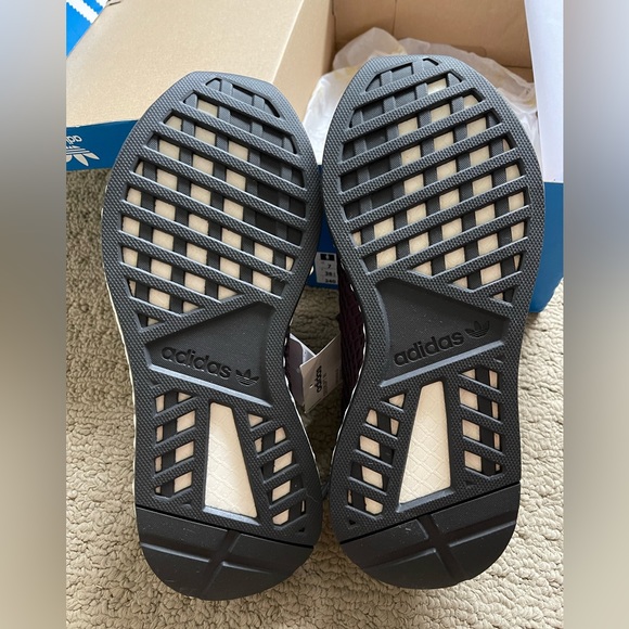 Adidas Deerupt Women’s Shoes. Brand new with box and tags. - Picture 2 of 9
